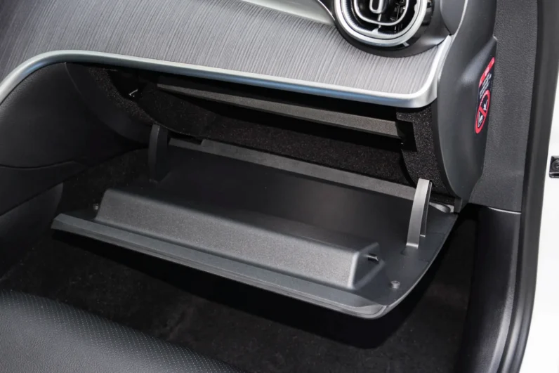 
								Mercedes-Benz C-Class full									