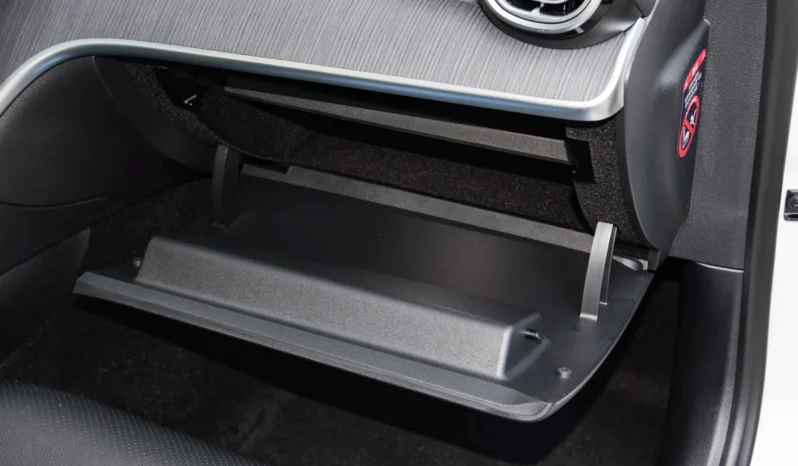 
								Mercedes-Benz C-Class full									