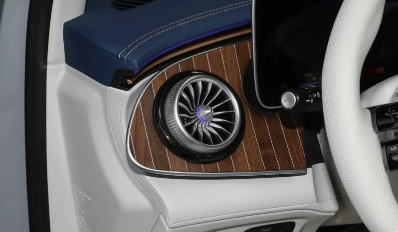 
								Mercedes-Benz EQE SUV full									