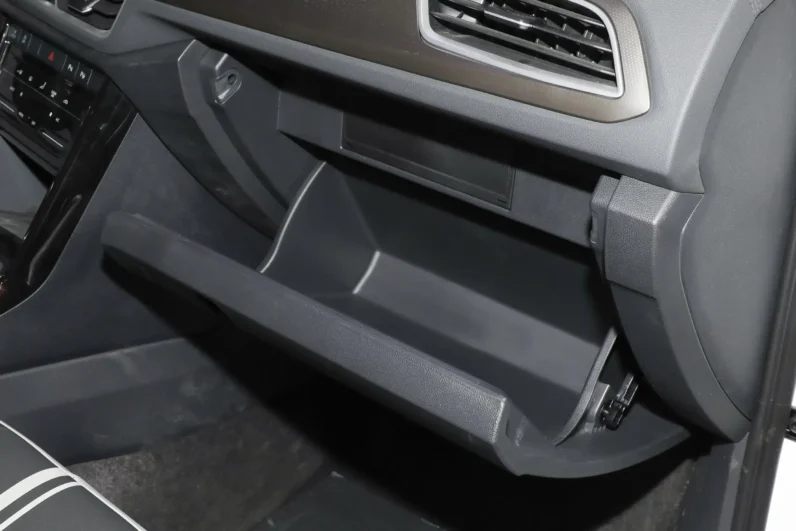 
								Volkswagen T-Roc full									