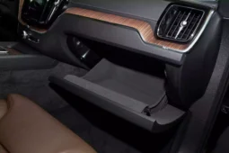 
										Volvo XC60 PHEV full									