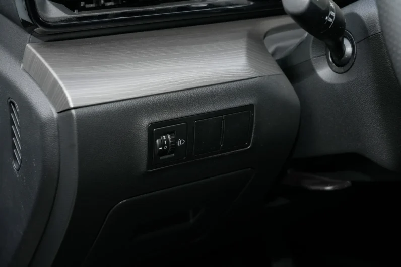 
								Wuling Xingguang EV full									