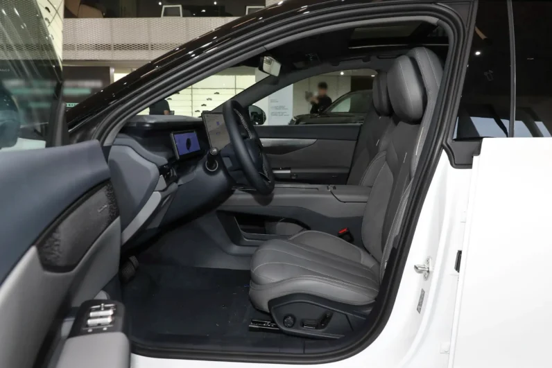 
								Lynk & Co 07 EM-P full									