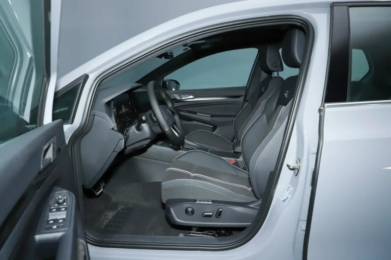 
								Volkswagen Golf 2026 full									