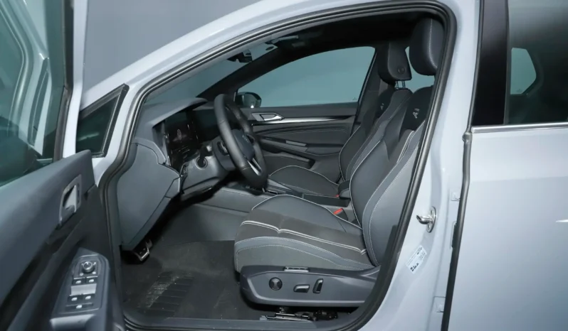 
								Volkswagen Golf 2026 full									