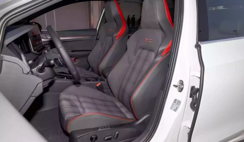 
								Volkswagen Golf GTI full									