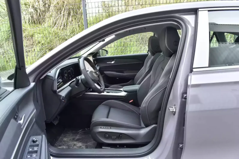
								Volkswagen Passat full									