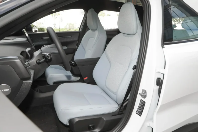 
								Volvo EX30 full									