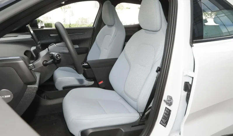 
								Volvo EX30 full									