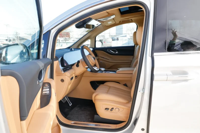 
								Voyah Dreamer PHEV full									