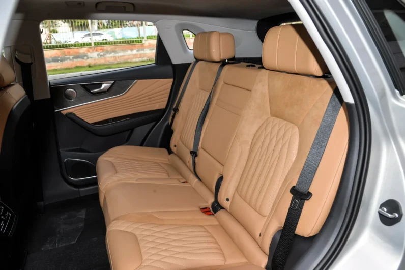 
								Hongqi HS5 full									