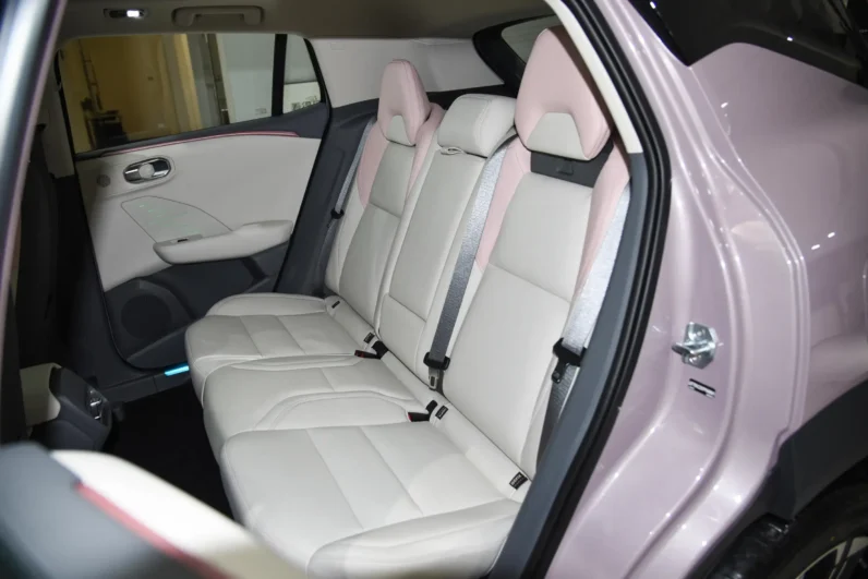 
								Lynk & Co 06 EM-P full									