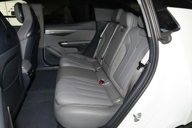 
								Lynk & Co 07 EM-P full									