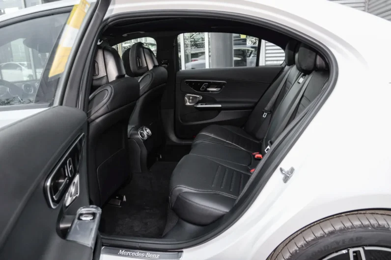 
								Mercedes-Benz C-Class full									