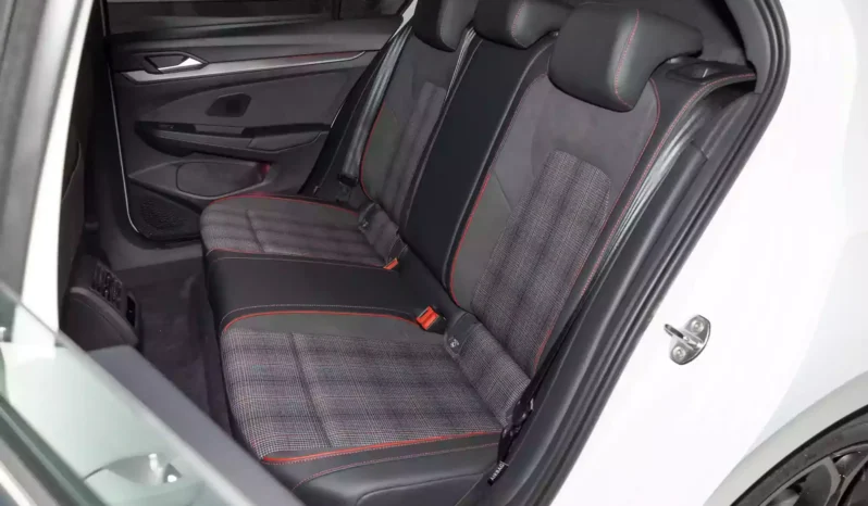 
								Volkswagen Golf GTI full									