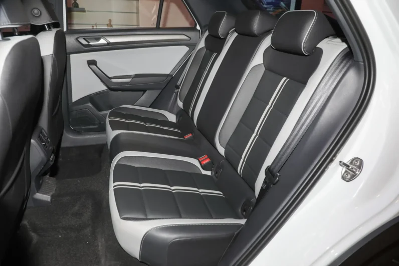 
								Volkswagen T-Roc full									