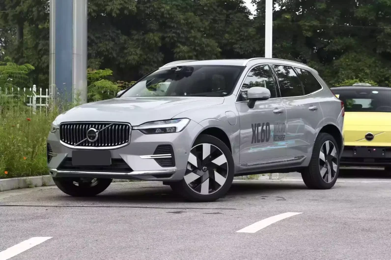 
								Volvo XC60 PHEV full									