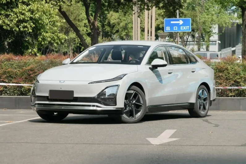 
								Wuling Xingguang EV full									