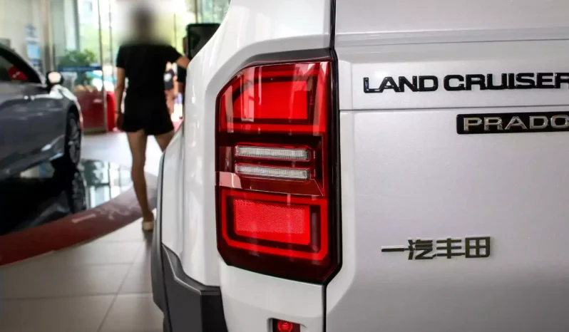 
								Toyota Land Cruiser Prado full									