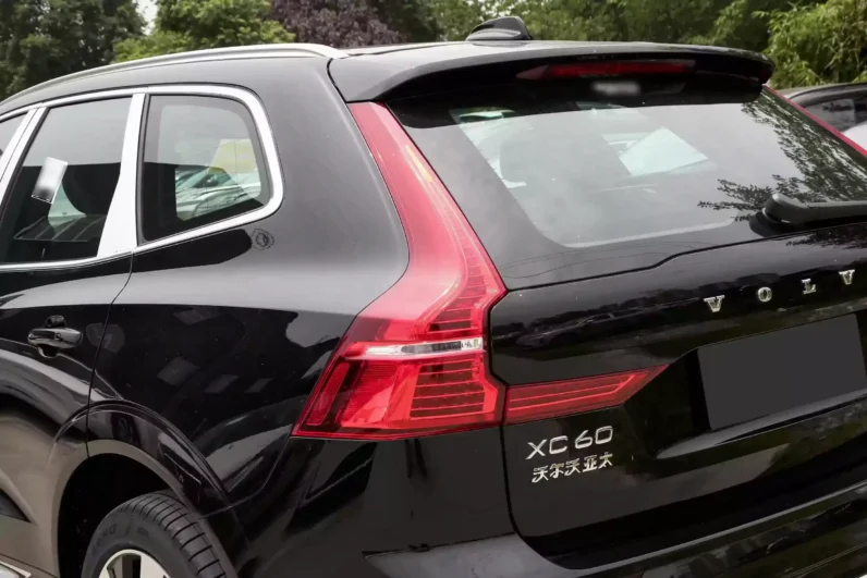 
								Volvo XC60 PHEV full									