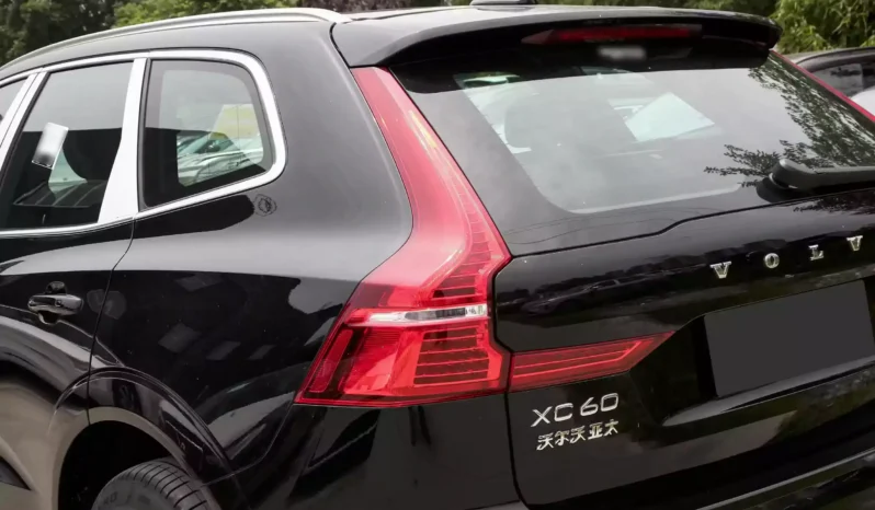 
								Volvo XC60 PHEV full									