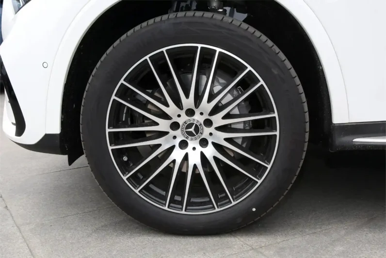 
								Mercedes-Benz GLC full									