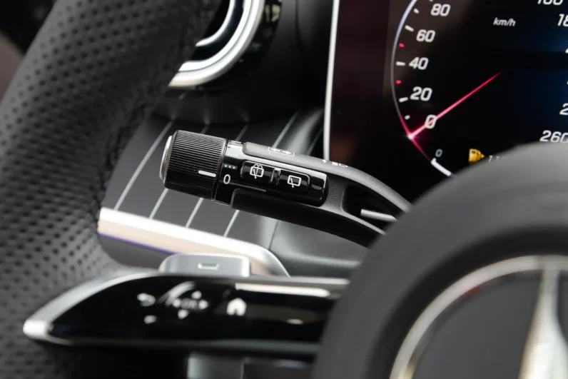 
								Mercedes-Benz GLC full									