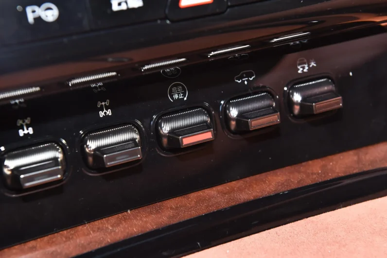 
								BYD Yangwang U8 full									