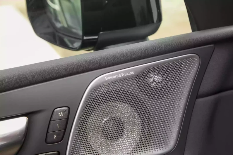 
								Volvo XC60 PHEV full									