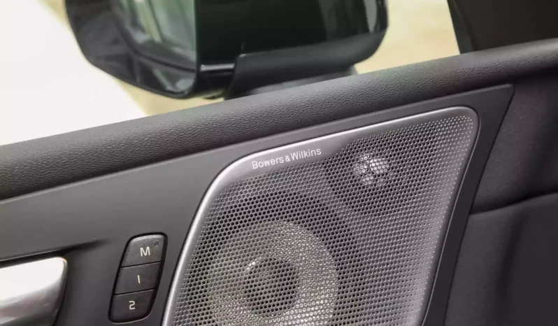 
								Volvo XC60 PHEV full									