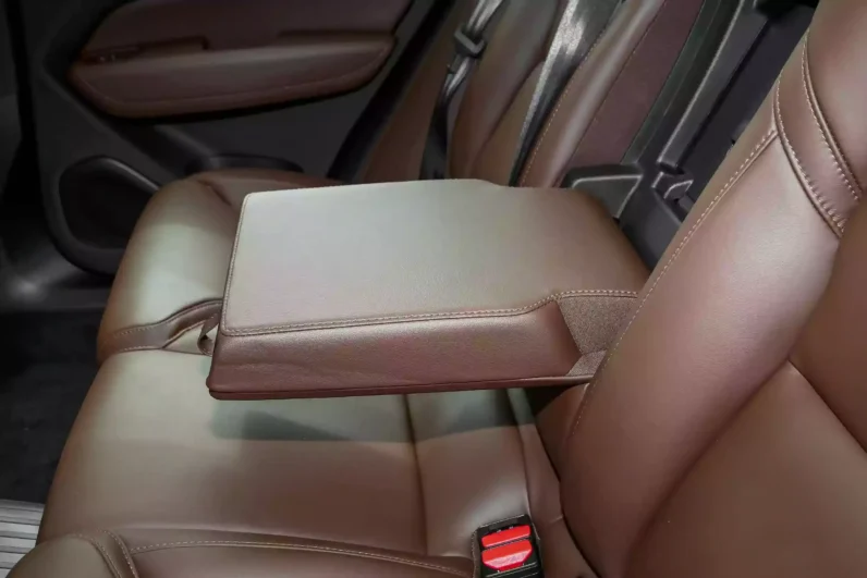 
								Volvo XC60 PHEV full									