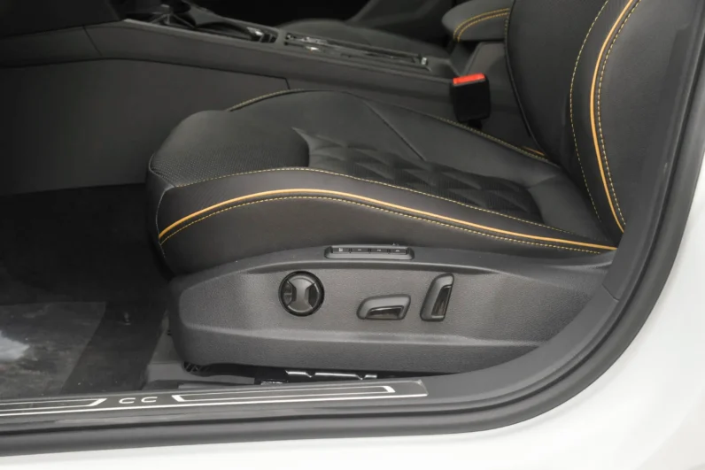 
								Volkswagen Arteon full									