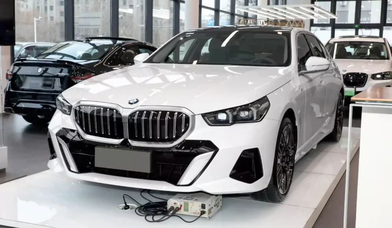 Imgi 3 BMW 5 Series 530Li 2024 appearance