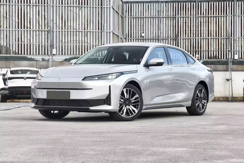 Imgi 3 Changan Qiyuan A05 2024 appearance