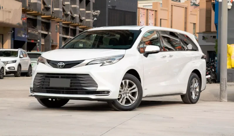 Imgi 3 Toyota Sienna 2024 appearance