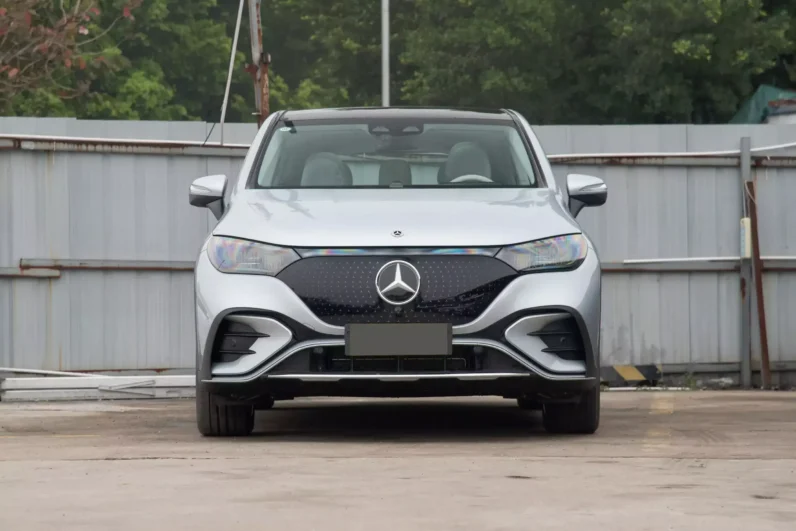 
								Mercedes-Benz EQE SUV full									