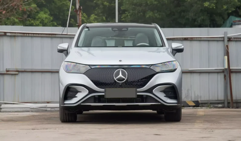 
								Mercedes-Benz EQE SUV full									