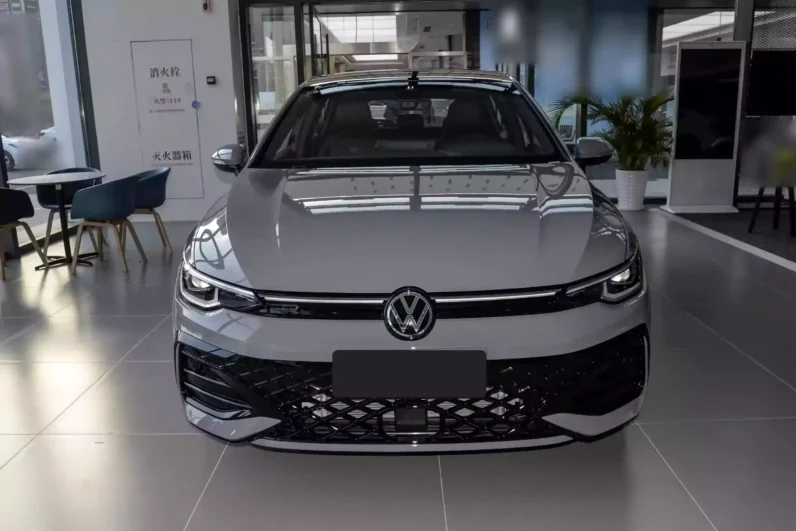 
								Volkswagen Golf full									