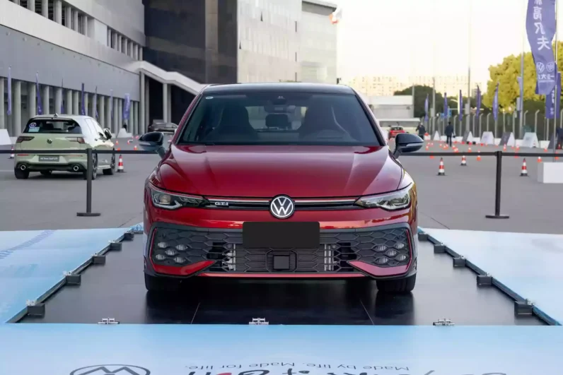 
								Volkswagen Golf GTI full									