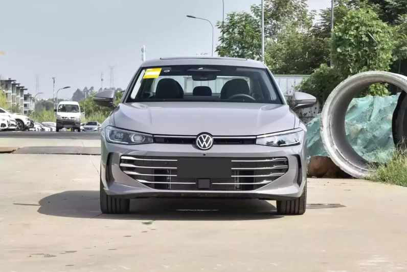 
								Volkswagen Passat full									