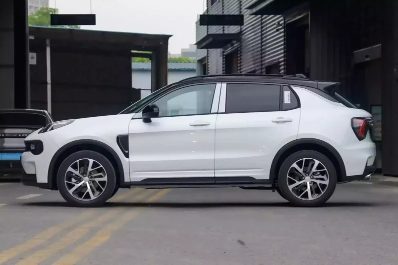 
								Lynk & Co 01 full									
