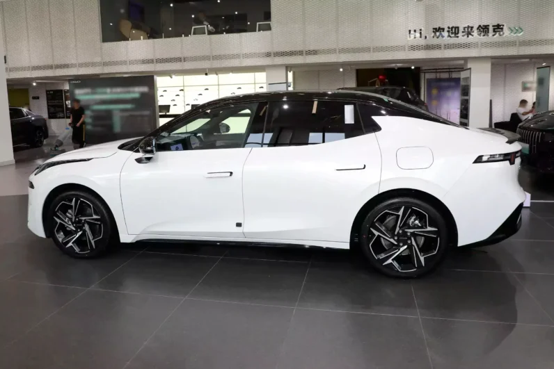 
								Lynk & Co 07 EM-P full									