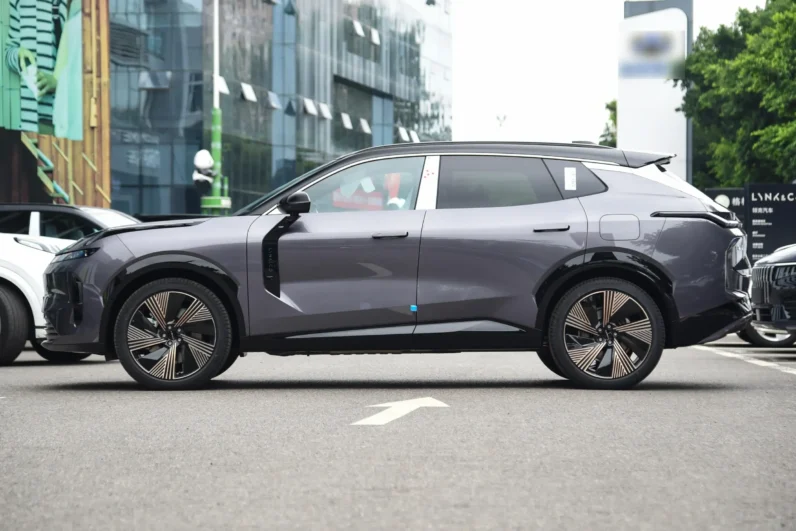 
								Lynk & Co 08 EM-P full									