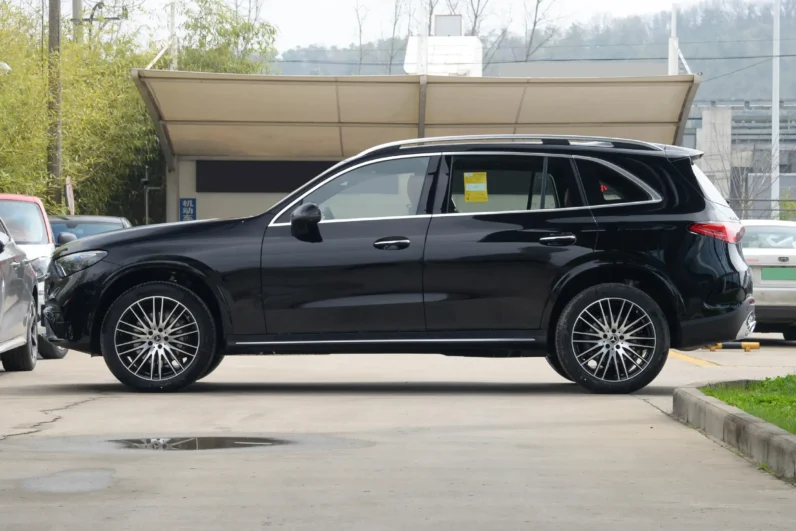 
								Mercedes-Benz GLC full									