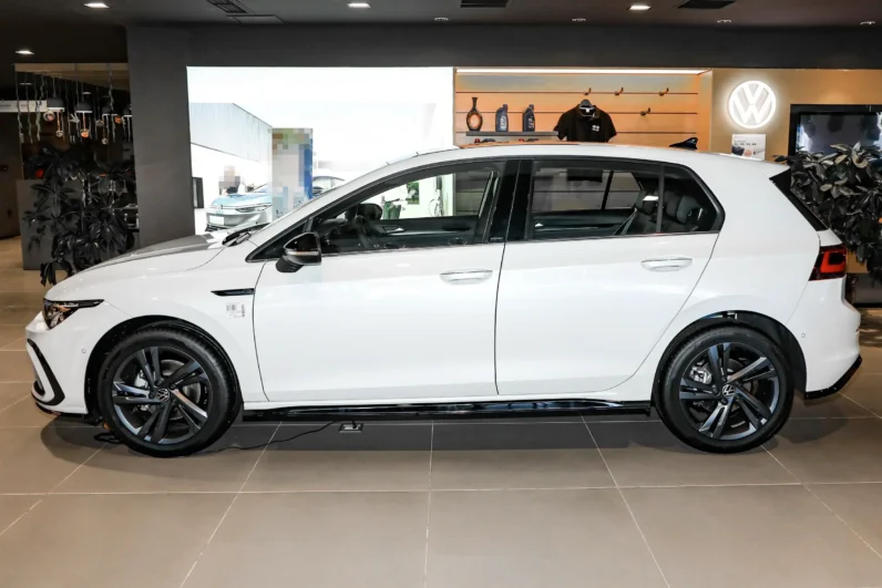 
								Volkswagen Golf 2026 full									