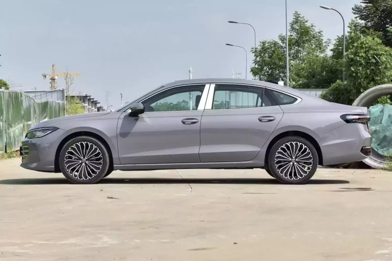 
								Volkswagen Passat full									