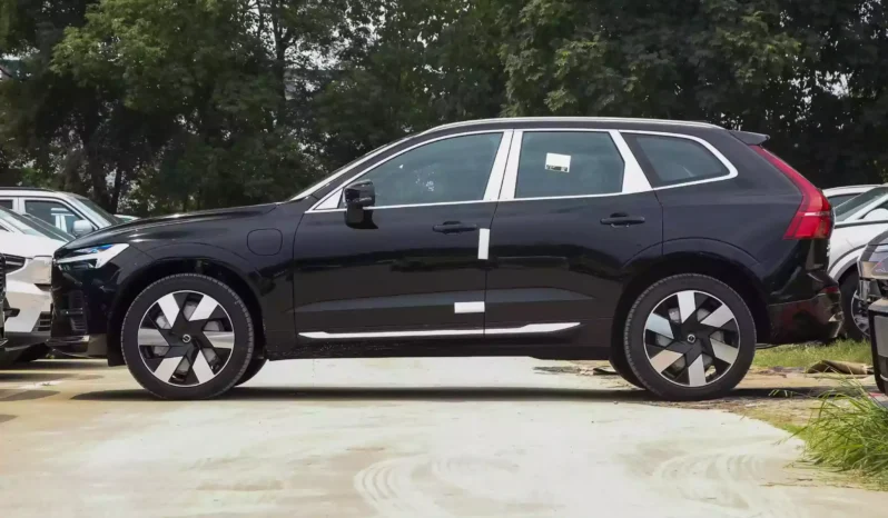 
								Volvo XC60 PHEV full									