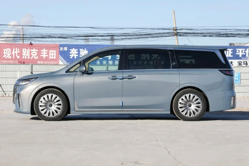 
								Voyah Dreamer PHEV full									