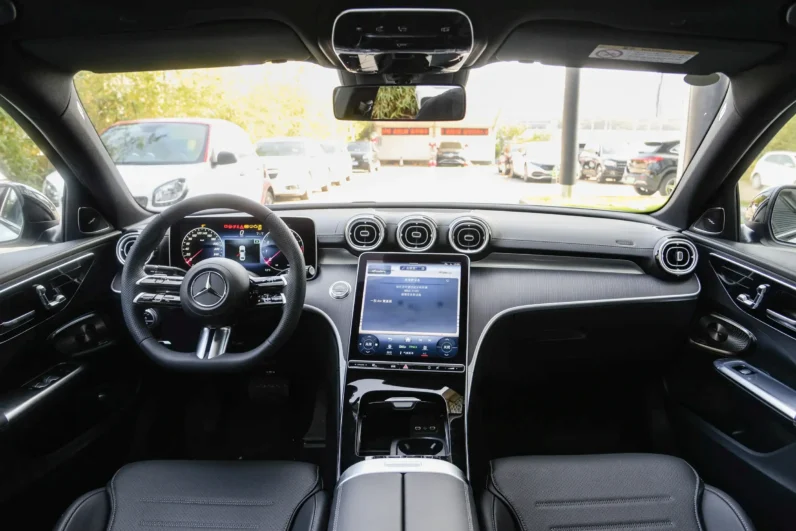 
								Mercedes-Benz C-Class full									