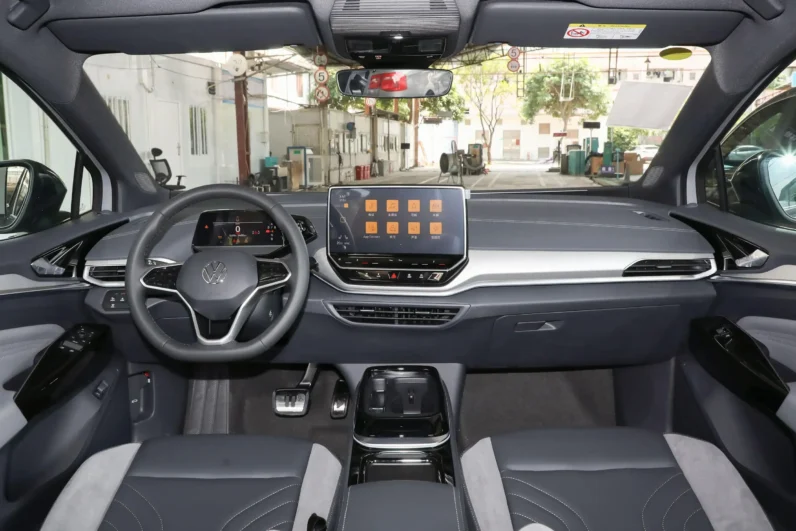 
								Volkswagen ID.6 X full									